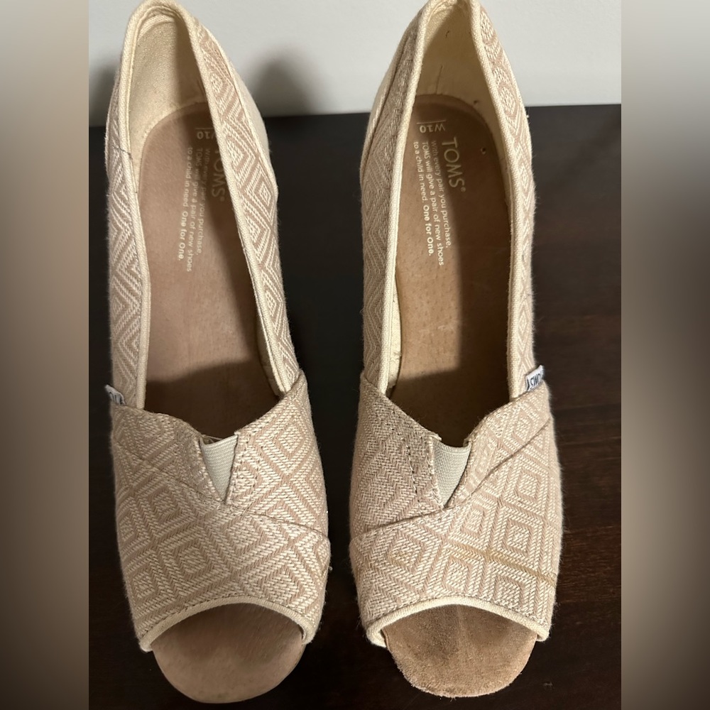 Rarely worn TOMS wedges